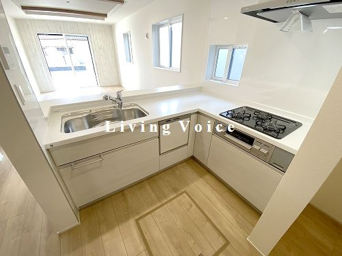 【居間・リビング】 | 【仲介手数料０円】平塚市南原1丁目　新築一戸建て　全3棟 | 平塚市南原1丁目　新築一戸建て　全3棟