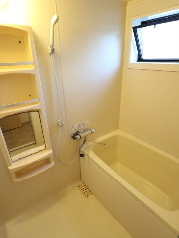 ホワイトハイツFの浴室