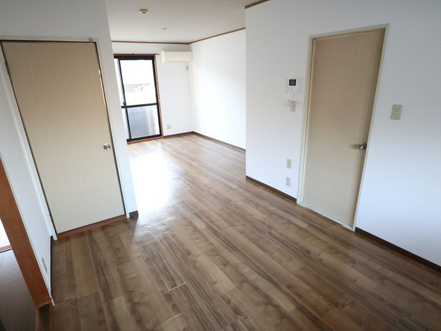 ホワイトハイツFの居間・リビング