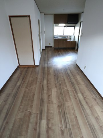 ホワイトハイツFの居間・リビング