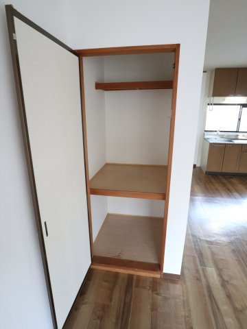 ホワイトハイツFの収納