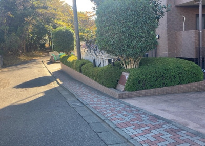 【庭】 | セントレー相武台 | 物件によっては、入居者が個人的に使用できる専用庭がついているものもあります。また、住宅の中にある土間の部分を庭と呼ぶこともあります。庭の用途は住む人によって変わり、それによってデザインもさまざまです。