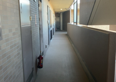 【その他共用部分】 | セントレー相武台 | 共有部分は、住民なら誰もが使える設備のこと。例えば駐車場やエレベーター、インターネット設備、セキュリティ設備などがあります。他にも、マンションの廊下・外部階段やエントランス・ゴミ置き場などがあります。