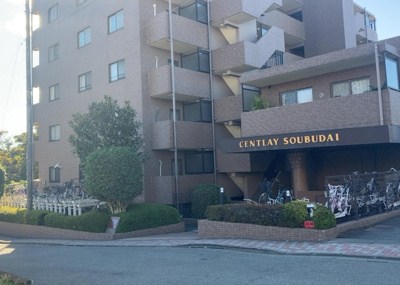 【構造・工法・仕様】 | セントレー相武台 | ＲＣ造、Reinforced Concreteは直訳すると補強されたコンクリートです。主に柱や梁・床・壁が鉄筋とコンクリートで構成おり、鉄筋を組んだ型枠にコンクリートを流し込んで固めたものを指します。