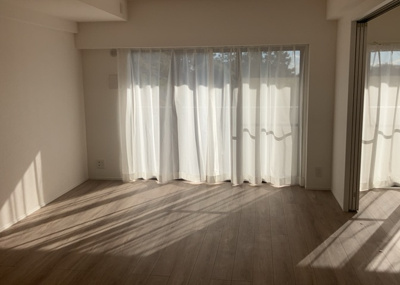 【居間・リビング】 | セントレー相武台 | リビングの間取りの種類は大きくわけてリビングとダイニングが別になっているタイプ、リビングダイニング一体型です。どちらも一長一短ですので、家を選ぶ時はその両面をチェックして決めるようにしましょう。