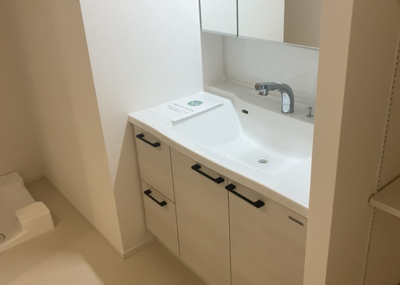 【独立洗面台】 | セントレー相武台 | 洗面化粧台では顔を洗ったり、身だしなみを整えることが本来の使い方ですが、用途によっては洗面化粧台に求められる機能が違ってくるため、ご自身や家族のライフスタイルに合ったものを選ぶことをおすすめ致します。