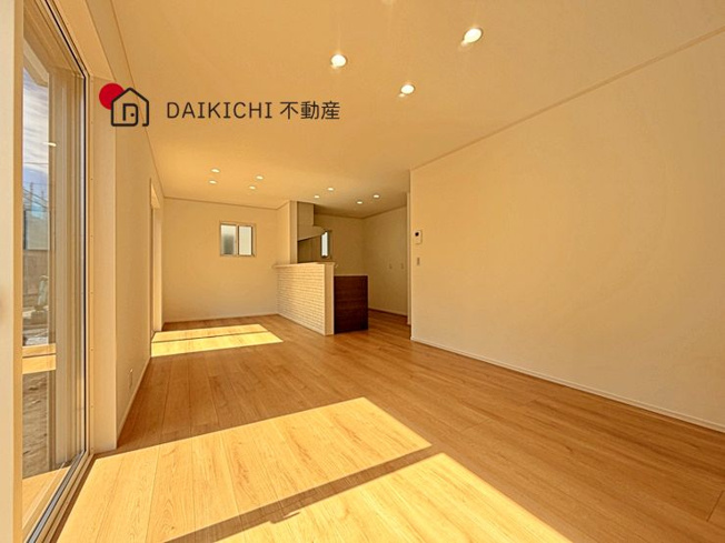 【居間・リビング】 | 鴻巣市小松1丁目　新築戸建　全14棟　4号棟
