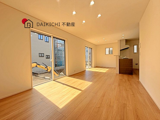 【居間・リビング】 | 鴻巣市小松1丁目　新築戸建　全14棟　4号棟