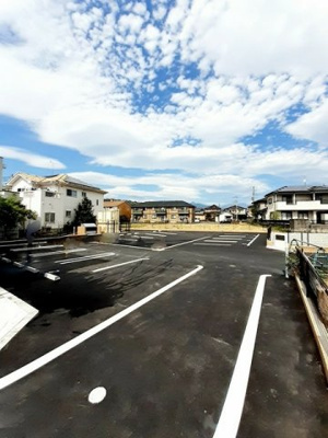 【駐車場】 | アルカディア・ジン | 車をお持ちの方に嬉しい駐車場付きの物件です