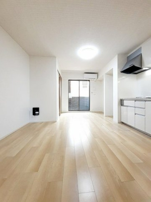 【居間・リビング】 | アルカディア・ジン | こちらのリビングで趣味の時間をお楽しみください