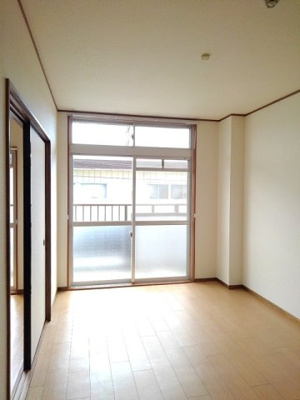 【居間・リビング】 | シンエイビル | おしゃれな居間です