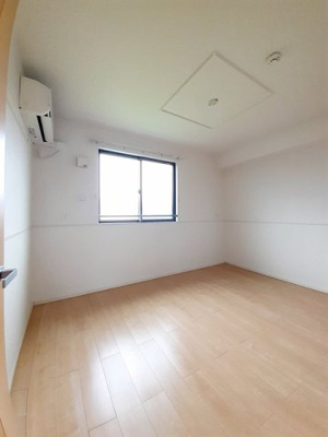 【内装】 | クレアⅡ | 明るい色調の室内です