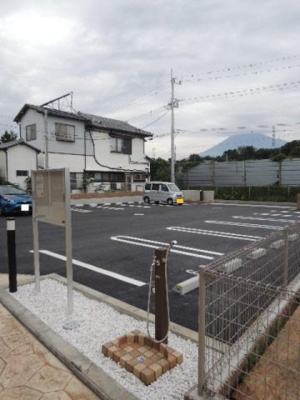 【駐車場】 | パーチェⅡ | 駐車場があるので、車を買う予定の方も安心です