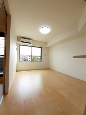 【居間・リビング】 | コートハウス蓼原Ⅱ | ゆったりとした居間です