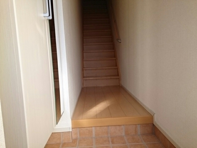 さいたま市緑区大字三室のアパートの玄関