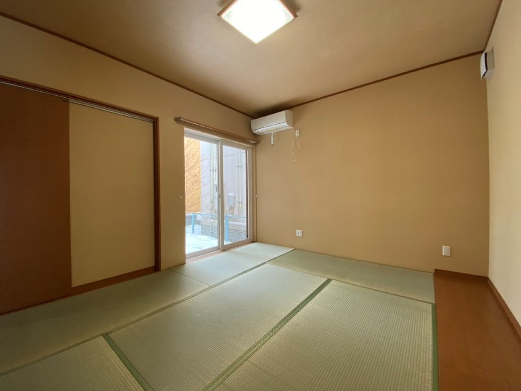 長田町貸家の寝室