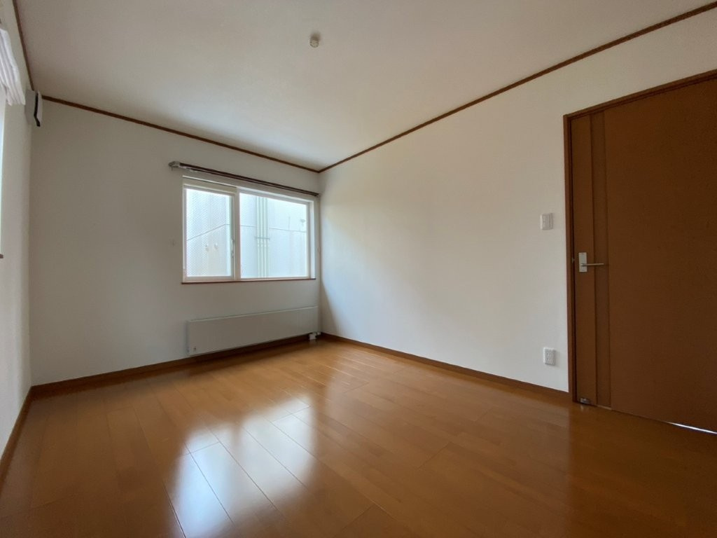 長田町貸家の玄関