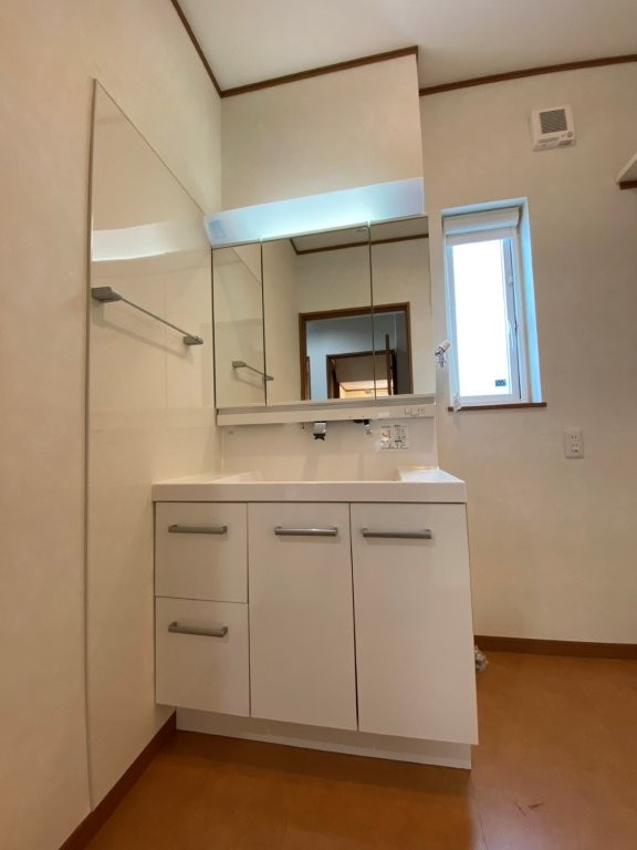 長田町貸家の洗面所