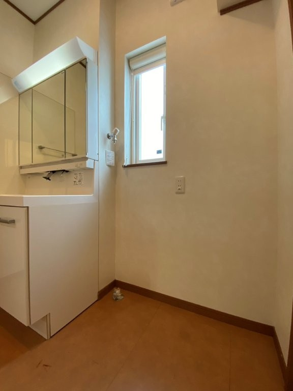 長田町貸家のトイレ