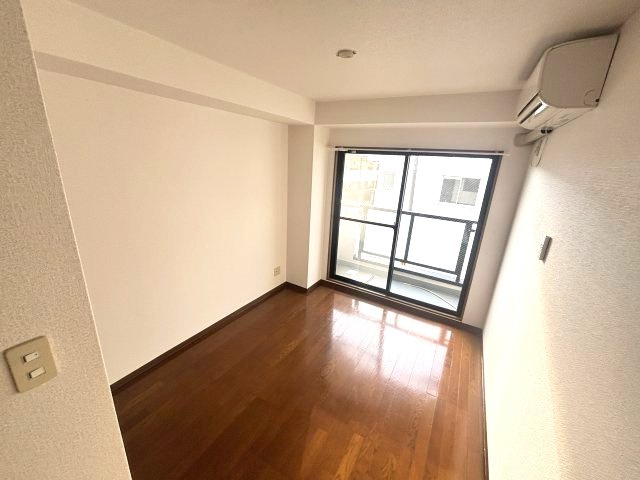 ロイヤルコート神戸岡本の居間・リビング