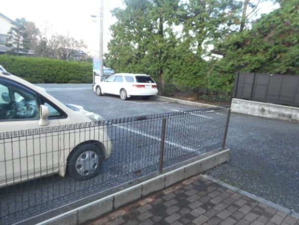 ヴィレッジ　トミタ　Ｄの駐車場