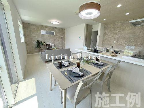 【居間・リビング】 | 【仲介手数料０円】厚木市第3鳶尾　新築一戸建て　 | 厚木市第3鳶尾　新築一戸建て　