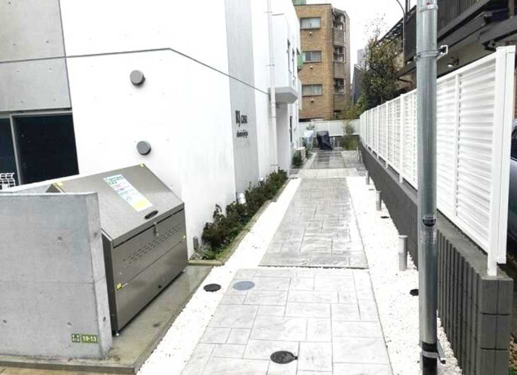 RJカーサ松陰神社　ネット無料　駅近　ペット相談のエントランス