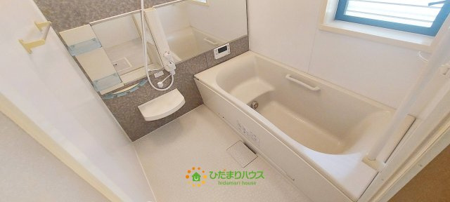 久喜市西大輪５丁目　中古一戸建ての浴室