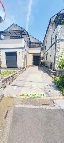 久喜市西大輪５丁目　中古一戸建ての駐車場