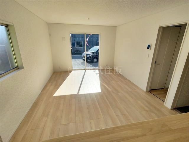 【居間・リビング】 | 比企郡吉見町東野第２０　全３棟　３号棟 | 日当たりの良いリビングダイニングです