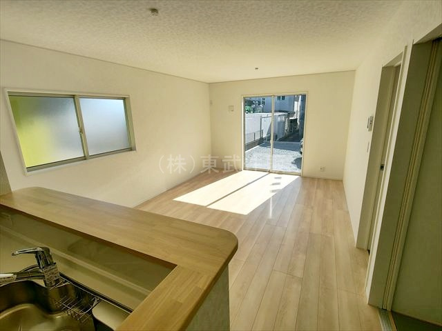 【居間・リビング】 | 比企郡吉見町東野第２０　全３棟　３号棟 | ご家族が自然と集まるリビングです