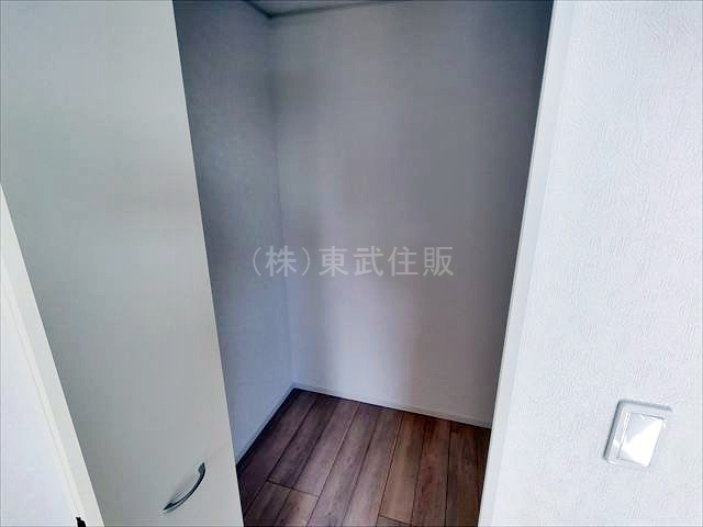 【収納】 | 比企郡吉見町東野第２０　全３棟　３号棟 | 2階南西側7.0帖洋室の収納です