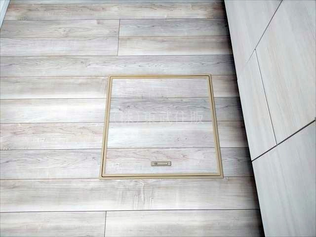 【構造・工法・仕様】 | 比企郡吉見町東野第２０　全３棟　３号棟 | 日用品の整理に便利な床下収納付きです