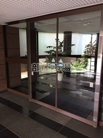 パレ・デ・シャンサールのエントランス