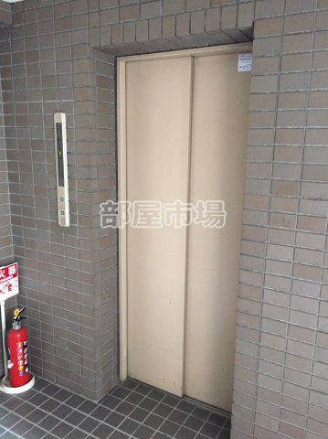 パレ・デ・シャンサールの設備|エレベーター