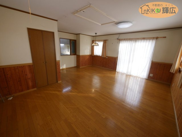 加古川市野口町北野　中古戸建の居間・リビング