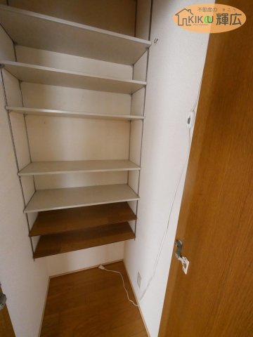 加古川市野口町北野　中古戸建の収納