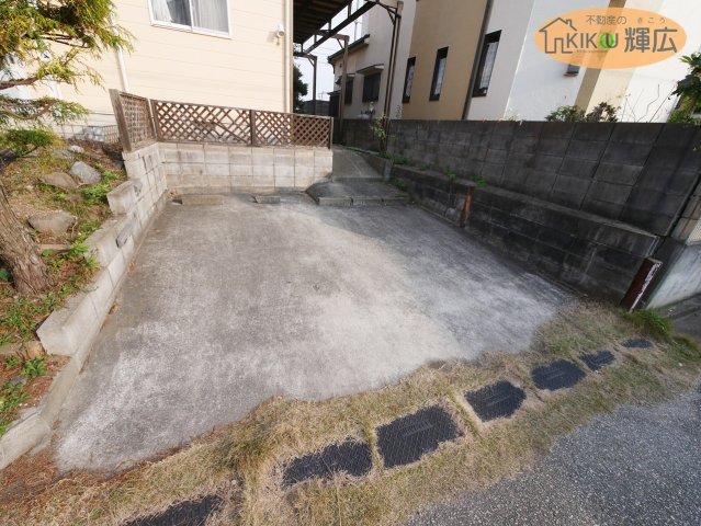 加古川市野口町北野　中古戸建の駐車場