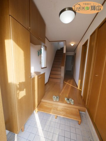 加古川市野口町北野　中古戸建の玄関