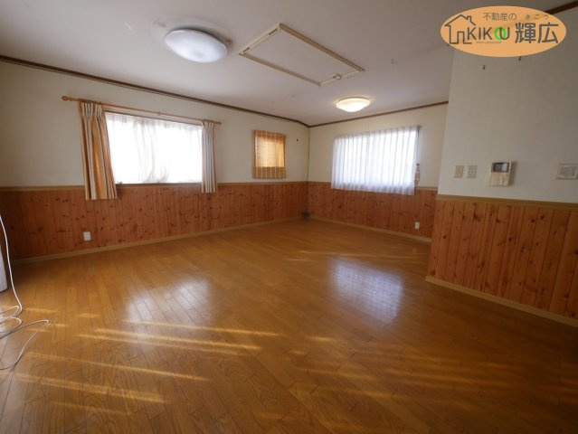加古川市野口町北野　中古戸建の居間・リビング