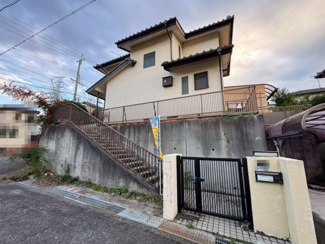 【前面道路含む現地写真】 | 光明台２丁目　中古戸建 | 和室ございます♪一息つく時の癒しの空間や客間にも使えますね☆お子様のお昼寝スペースにもぴったりです♪