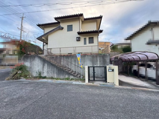 【外観】 | 光明台２丁目　中古戸建 | 陽当たり良好！北東角地の立地！土地面積約70.02坪！高台なので通風・眺望は快適ですよ♪