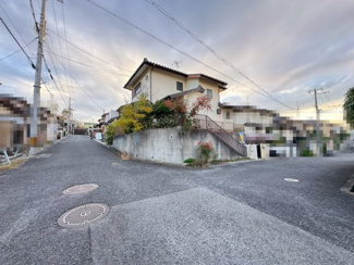 【前面道路含む現地写真】 | 光明台２丁目　中古戸建 | お客様にとって最良のマイホームが見つかりますよう、イエストアが全力でお手伝いさせていただきます！いつでもお気軽にお問い合わせ下さい♪