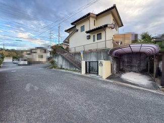 【前面道路含む現地写真】 | 光明台２丁目　中古戸建 | ゆとりのある洗面所ですよ！家族そろって身支度出来ますね！