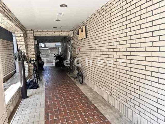 第7眞市マンションのエントランス