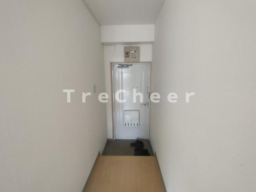 第7眞市マンションの玄関