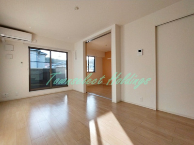 【居間・リビング】 | カーサ・ルミナーレ | 日当たり良好♪広々使える12.5帖