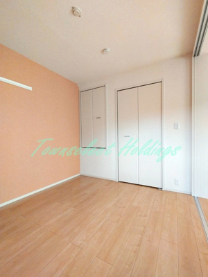 【寝室】 | カーサ・ルミナーレ | 落ち着いた色合いのフローリングタイプ♪