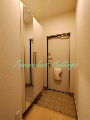 【玄関】 | カーサ・ルミナーレ | 姿見付き大型シューズボックス付き