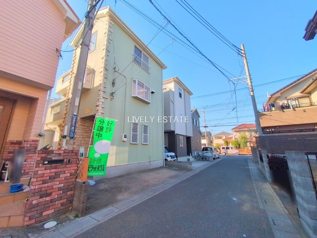 越谷市東越谷9丁目 中古戸建の前面道路含む現地写真